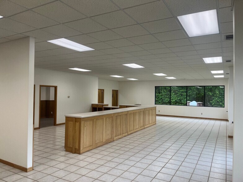 More Photos Of 103 Jack Heard Dr, Dawsonville Flex For Lease