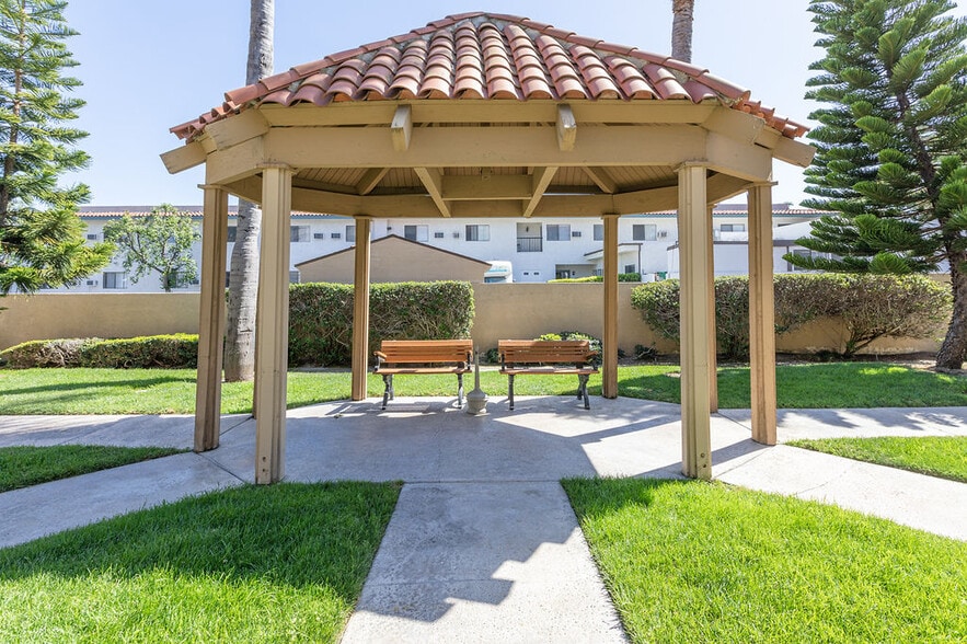 More Photos Of 18700 Florida St, Huntington Beach Apartments For Sale