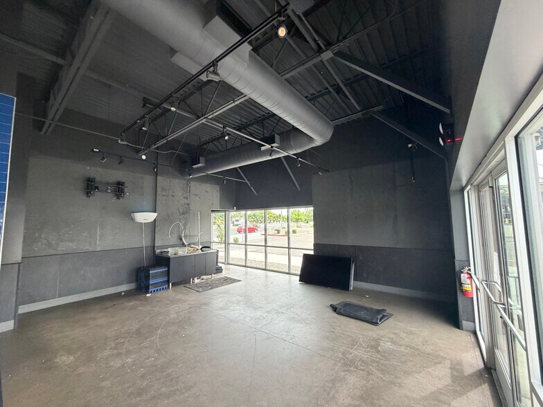 More Photos Of 1275 E Bell Rd, Phoenix Storefront Retail Office For Lease