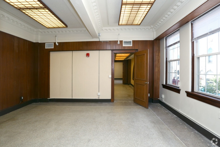 More Photos Of 615 Ferry St, Lafayette Apartments For Sale