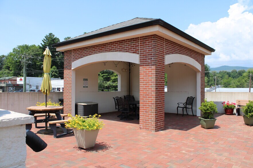 29 W French Broad St, Brevard, NC 28712 Apartments For Sale