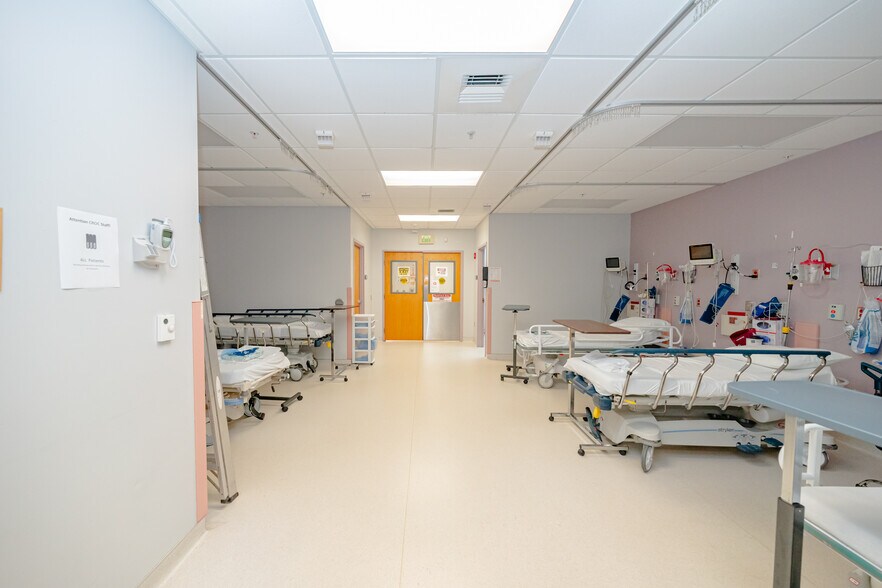 More Photos Of 5301 N Dixie Hwy, Fort Lauderdale Medical For Sale