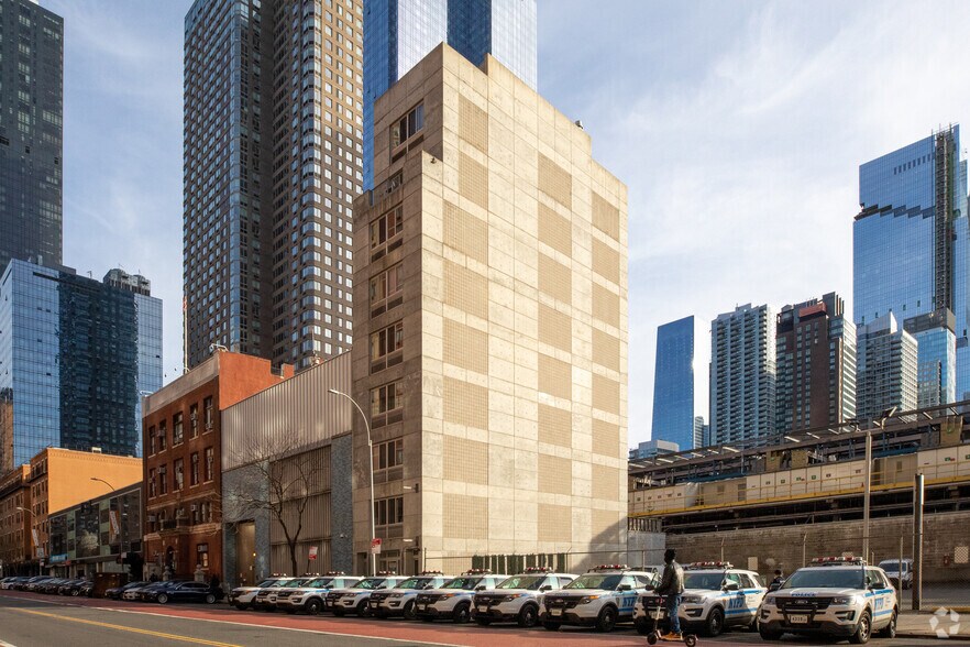 More Photos Of 534 W 42nd St, New York Multifamily For Sale