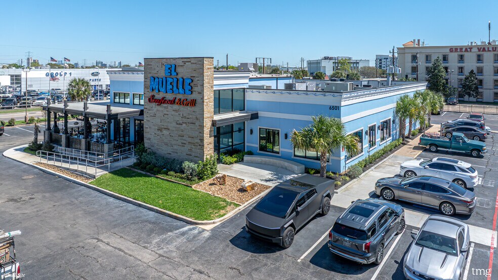 More Photos Of 6501 SW Freeway, Houston Restaurant For Sale