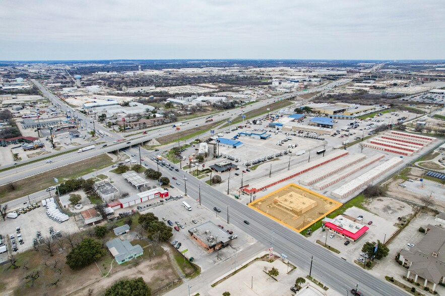 More Photos Of 150 S WW White Rd, San Antonio General Retail For Lease