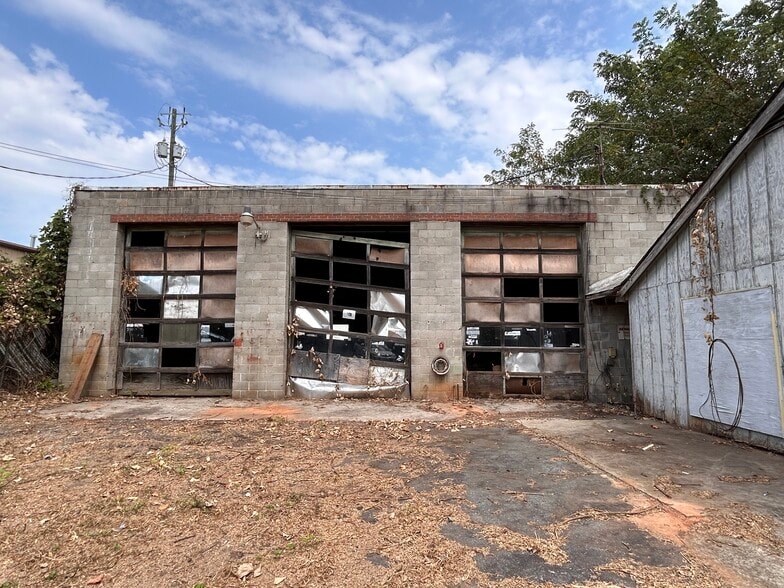 More Photos Of 675 Powder Springs St, Marietta Specialty For Sale