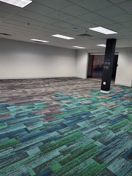 More Photos Of 8200 Sweet Valley Dr, Valley View Research And Development For Lease