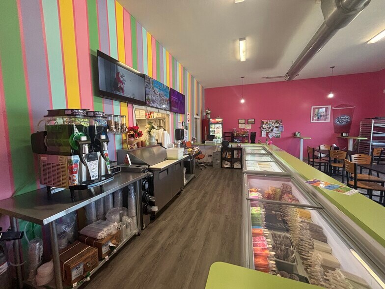 More Photos Of 323 N Main St, Chatham General Retail For Lease