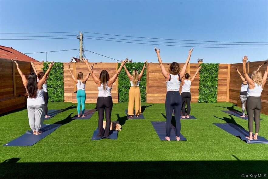 More Photos Of 223 E Park Ave, Long Beach General Retail For Sale