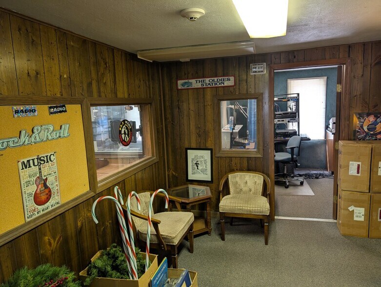 More Photos Of 706 E Allegan St, Otsego Office For Sale