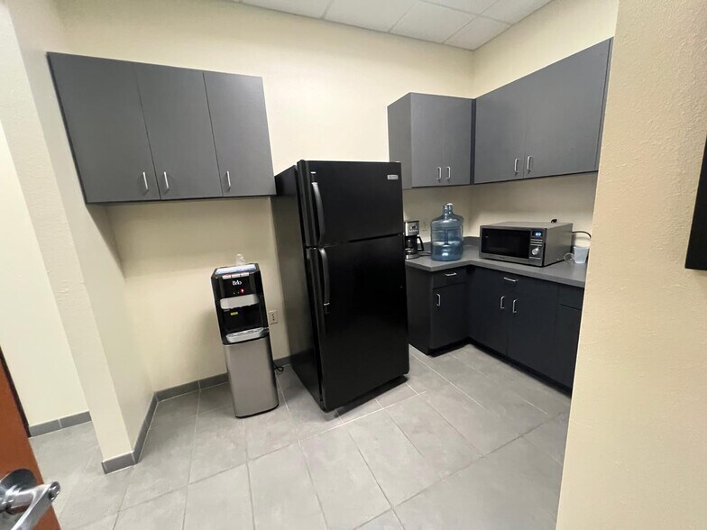 More Photos Of 9927 E Bell Rd, Scottsdale Medical For Lease