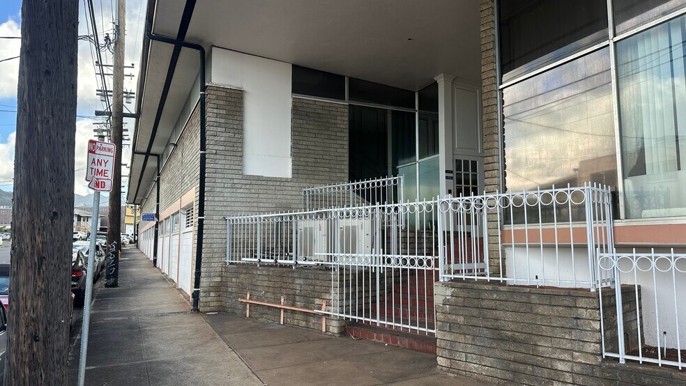 More Photos Of 2200 Kamehameha Hwy, Honolulu General Retail For Lease