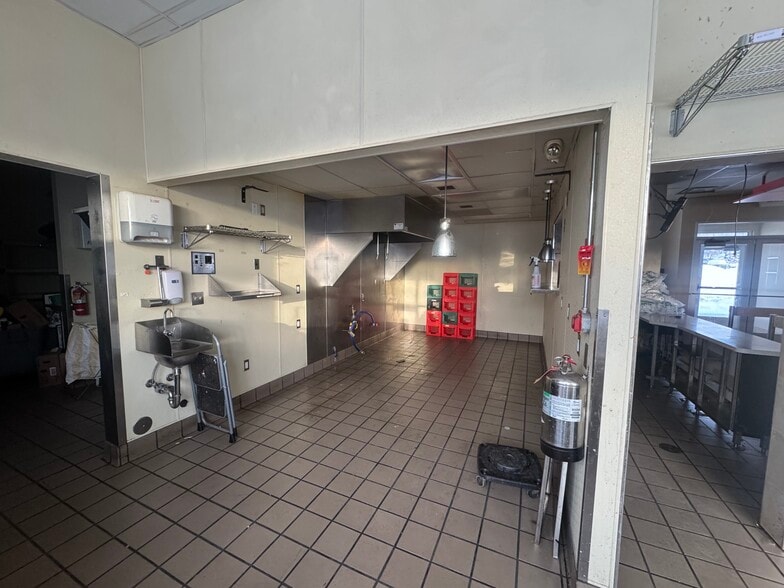 More Photos Of 1975 Abbott Rd, Anchorage Fast Food For Sale