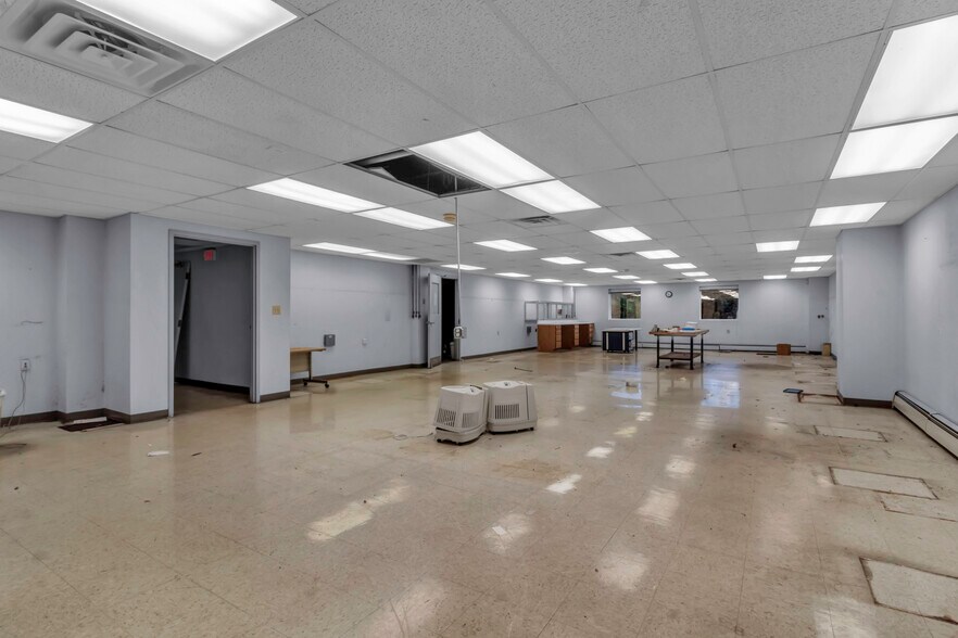 More Photos Of 7290 Nash Rd, North Tonawanda Showroom For Sale