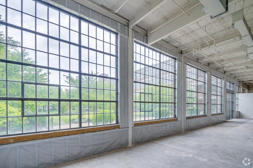 More Photos Of 2450 W Hunting Park Ave, Philadelphia Unknown For Lease