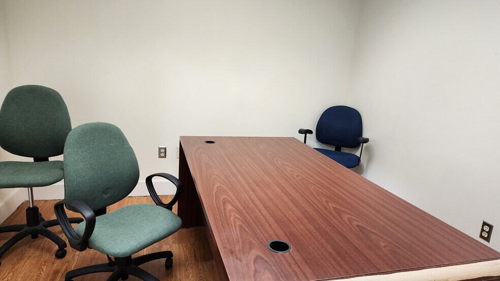 More Photos Of 1425 Ellsworth Industrial Dr, Atlanta General Retail For Lease