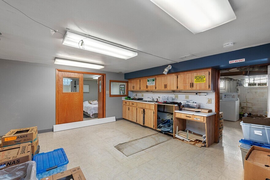 More Photos Of 1405 W Silver Spring Dr, Milwaukee Veterinarian Kennel For Sale