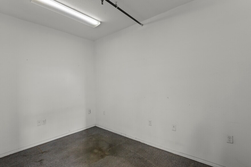 More Photos Of 3038 E Trent Ave, Spokane Warehouse For Lease