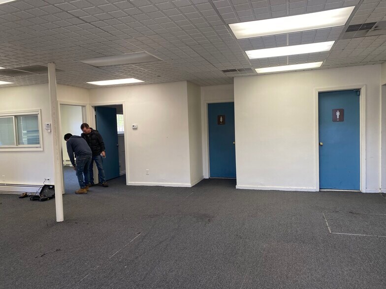 More Photos Of 31 DiCarolis Ct, Hackensack Warehouse For Lease
