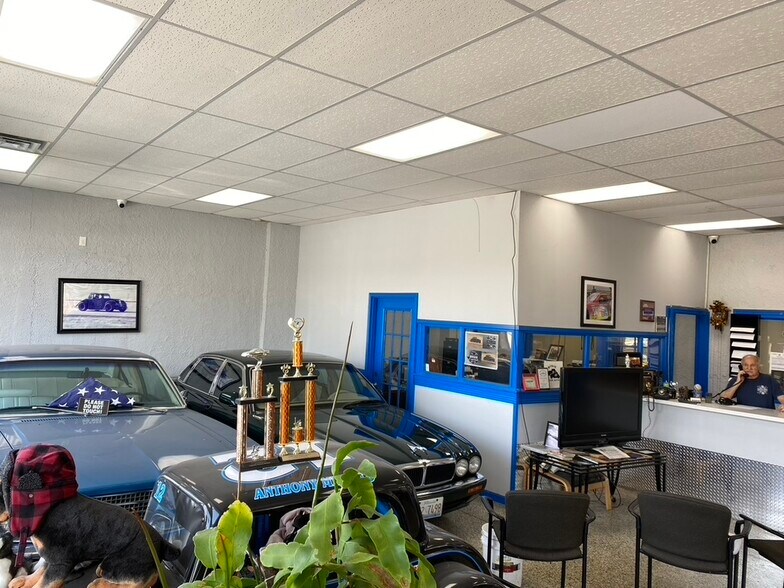 More Photos Of 6021 W Roosevelt Rd, Cicero General Retail For Sale