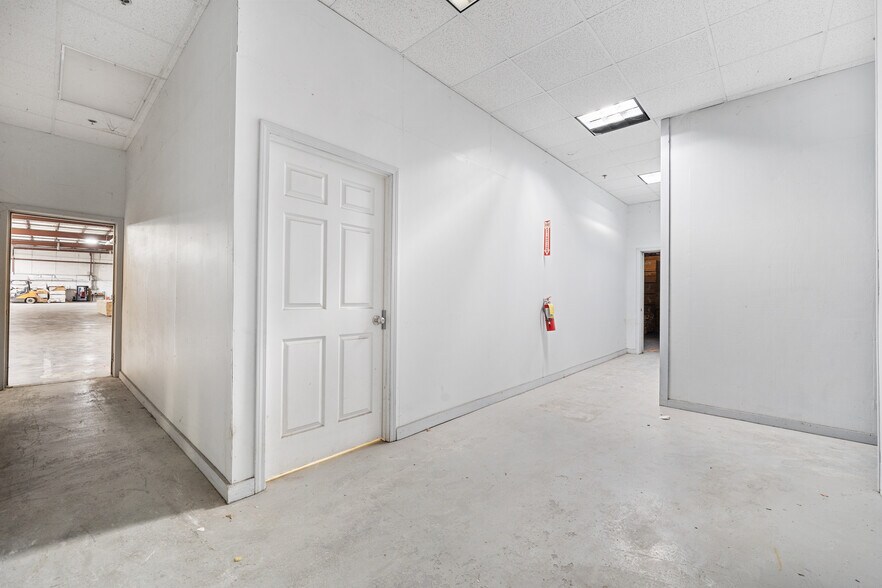 More Photos Of 201 Princeton Blvd, Adairsville Warehouse For Lease