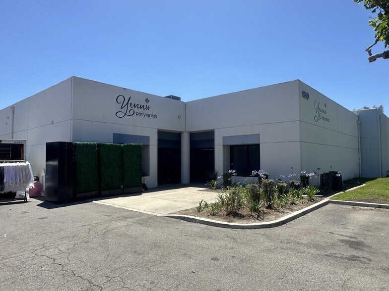 More Photos Of 1850 W Collins Ave, Orange Manufacturing For Lease