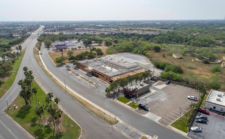 More Photos Of 1310 S Commerce St, Harlingen Office For Sale