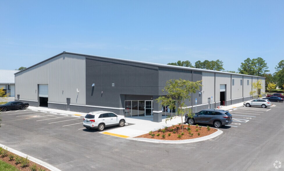 Primary Photo Of 8200 Cypress Plaza Dr, Jacksonville Health Club For Lease