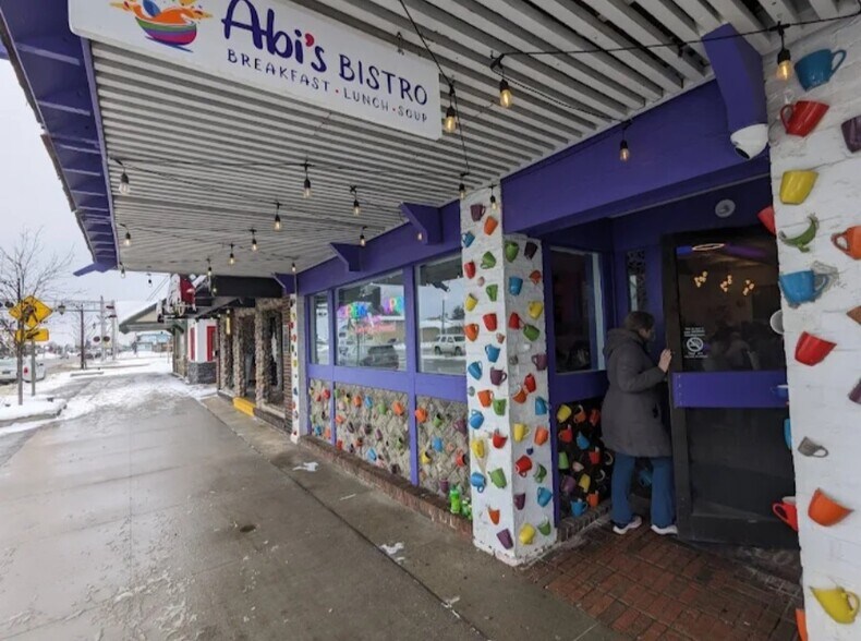 More Photos Of 324 W Main St, Gaylord Restaurant For Sale