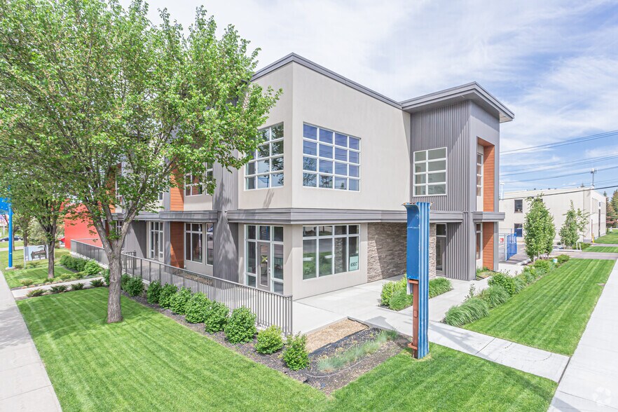 More Photos Of 6501 Calgary Trl NW, Edmonton Medical For Lease