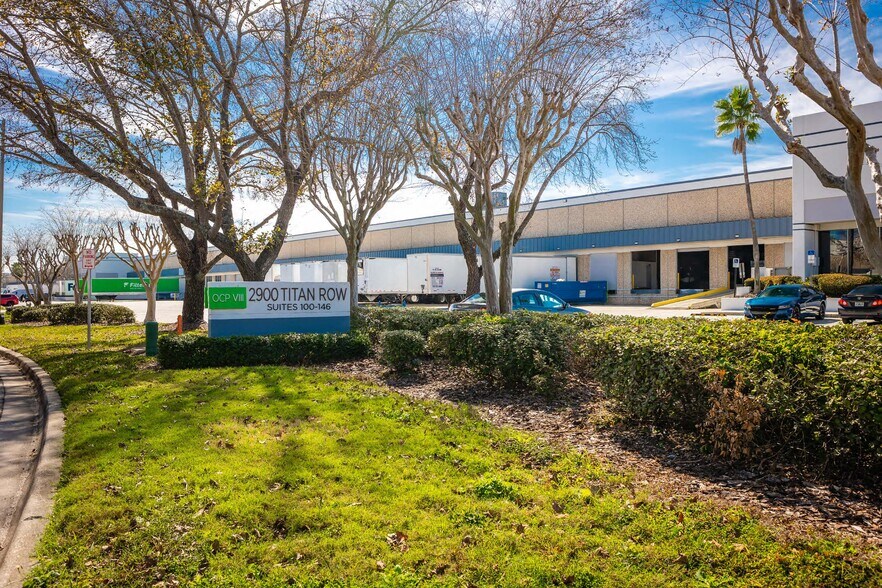 More Photos Of 2900 Titan Row, Orlando Warehouse For Lease
