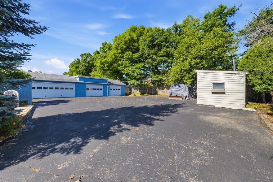 More Photos Of 34112 N Barron Blvd, Grayslake Flex For Sale