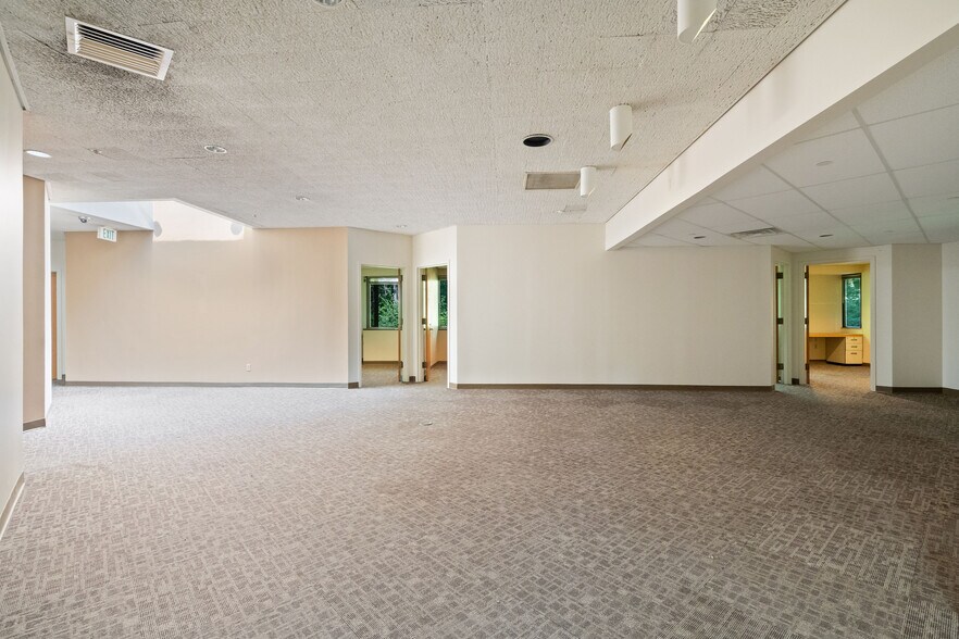 More Photos Of 1015 Michigan Ave, Logansport Flex For Sale