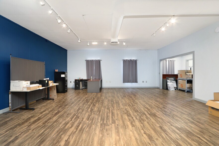 More Photos Of 1125 Westport Dr, Manhattan Office For Lease