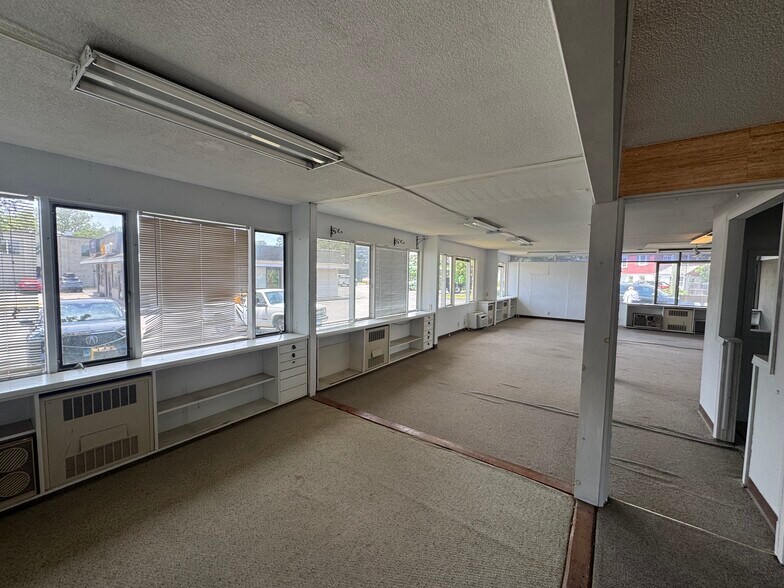More Photos Of 523 Boston Post Rd, Old Saybrook Freestanding For Sale