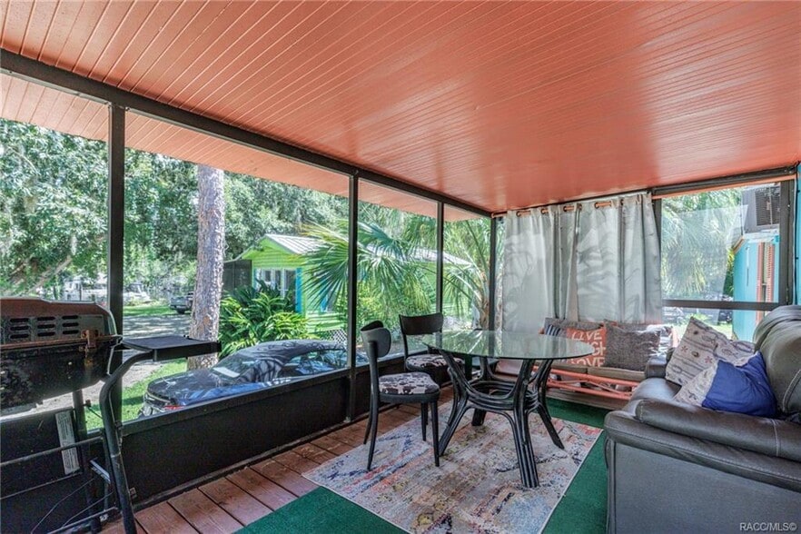 More Photos Of 6617 Riverside Dr, Yankeetown Marina For Sale