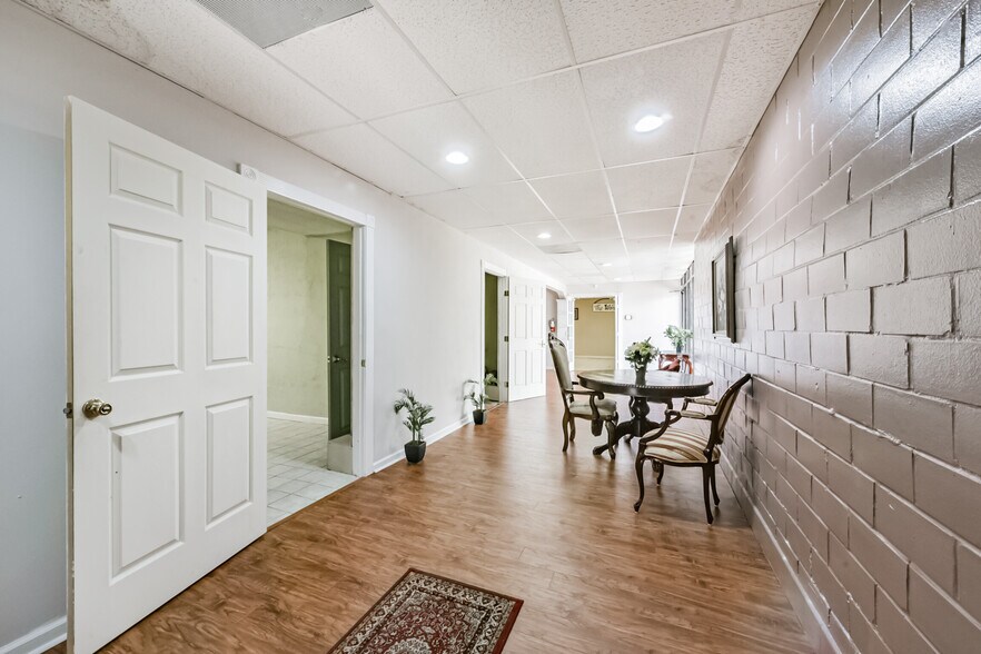 More Photos Of 130 S 4th St, La Porte General Retail For Sale