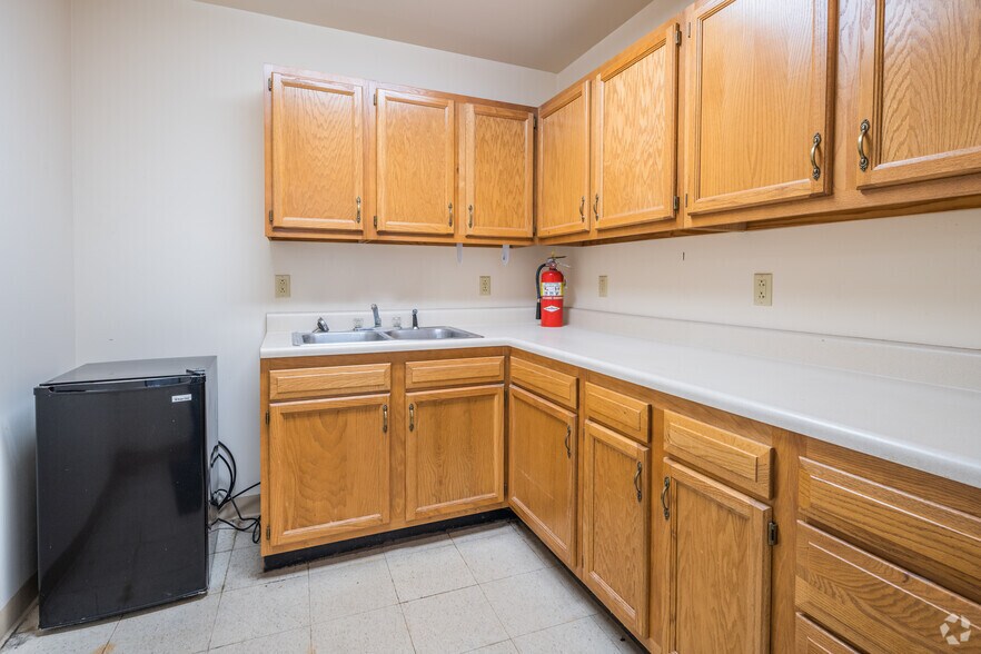 More Photos Of 3890 N Illinois St, Swansea Medical For Sale