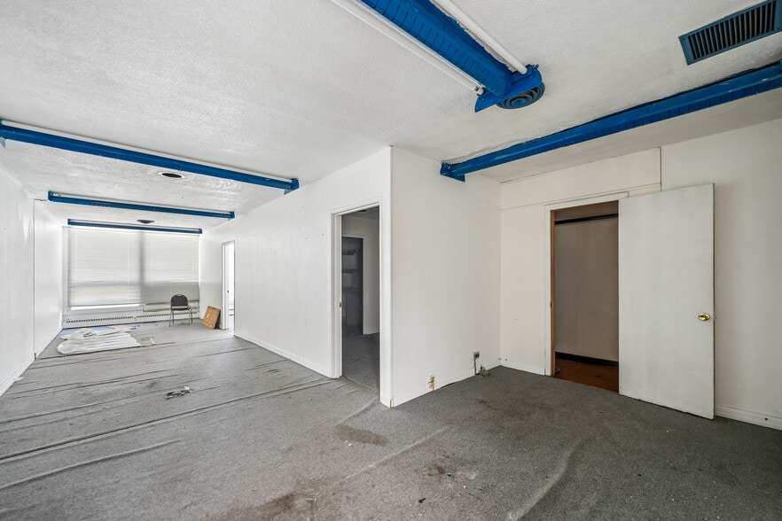 More Photos Of 6114 W North Ave, Chicago Office For Sale