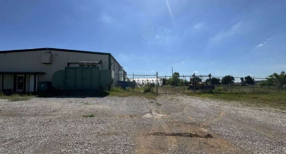 More Photos Of 5012 SE 44th St, Norman Warehouse For Sale