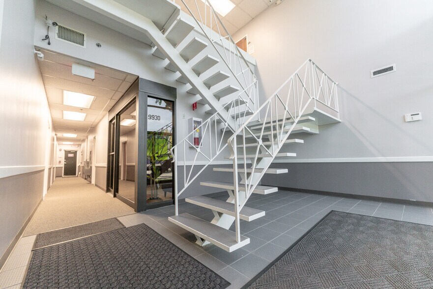 More Photos Of 9930 Derby Ln, Westchester Office For Sale