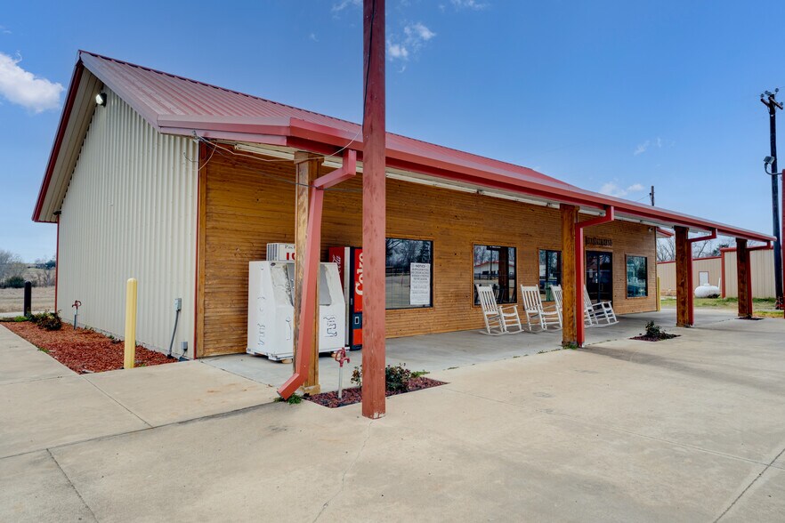 More Photos Of 17589 TX-19 Hwy, Montalba General Retail For Sale