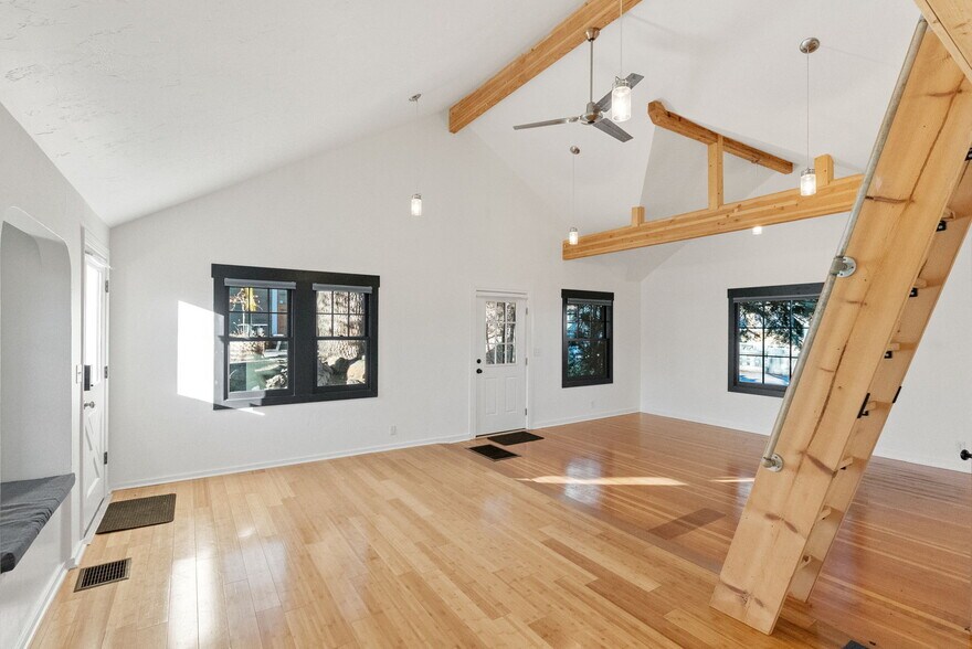 More Photos Of 15 NW Franklin Ave, Bend Office For Sale