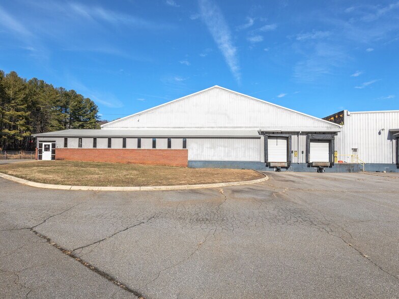 More Photos Of 111 Old Bee Tree Rd, Swannanoa Warehouse For Lease