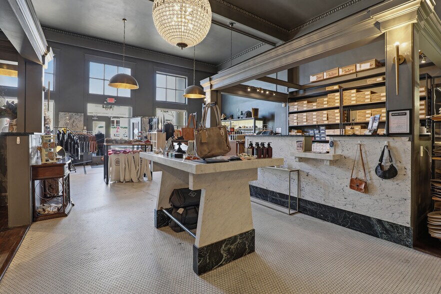 More Photos Of 110 N Tennessee St, McKinney Storefront Retail Office For Lease