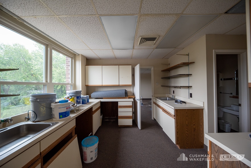 More Photos Of 5851 Pearl Rd, Parma Heights Medical For Lease