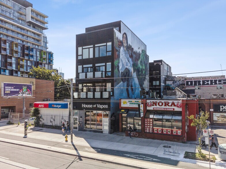 More Photos Of 335 College St, Toronto Apartments For Sale