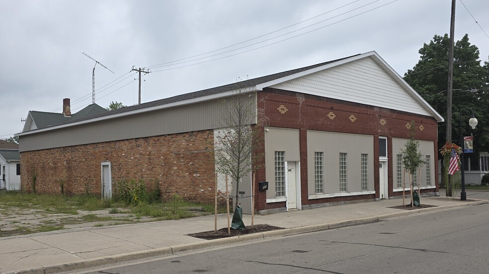 More Photos Of 127 North St, Morenci Showroom For Sale