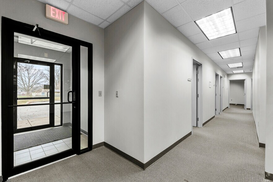 More Photos Of 7200 US-150, Greenville Office For Sale