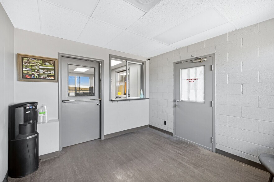 More Photos Of 616 S Smith Rd, Tempe Warehouse For Lease